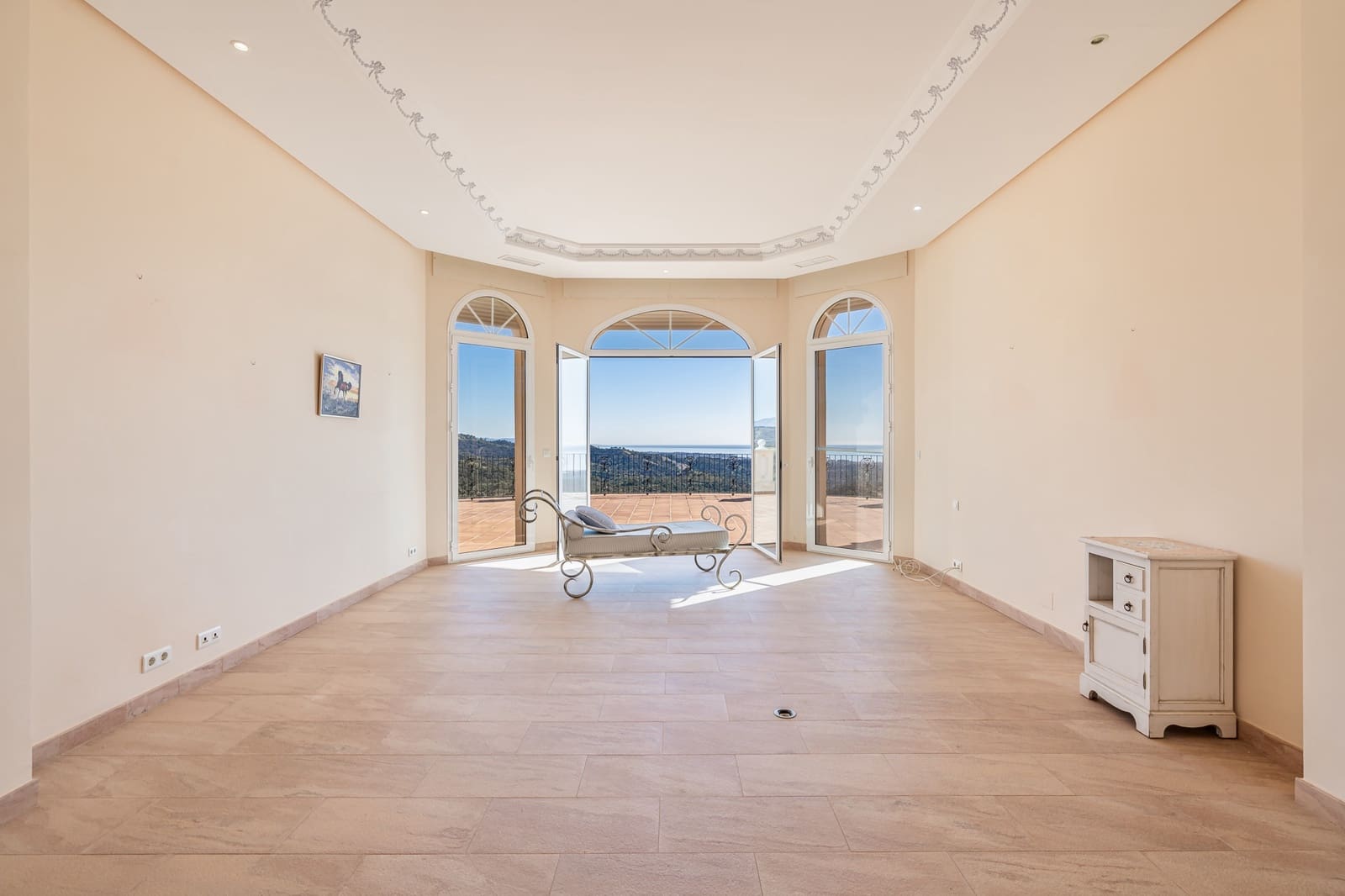 7 bedroom Villa for sale in Estepona with pool garage - € 2,500,000 (Ref: 8827541)