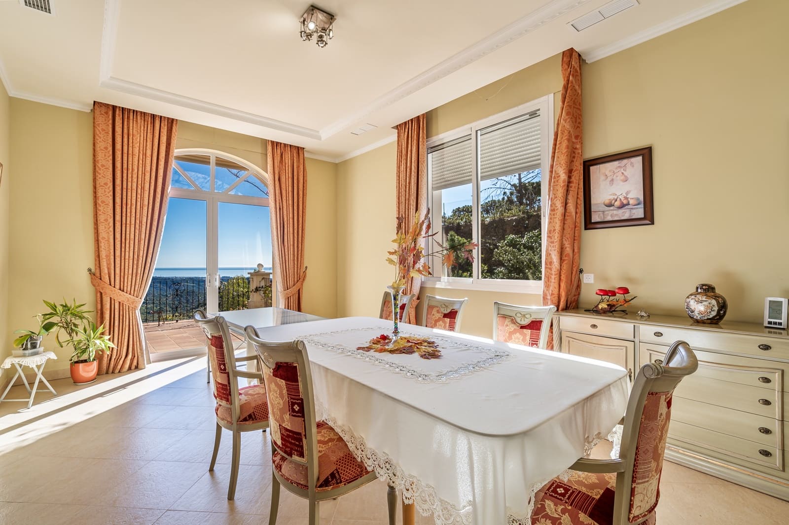 7 bedroom Villa for sale in Estepona with pool garage - € 2,500,000 (Ref: 8827541)
