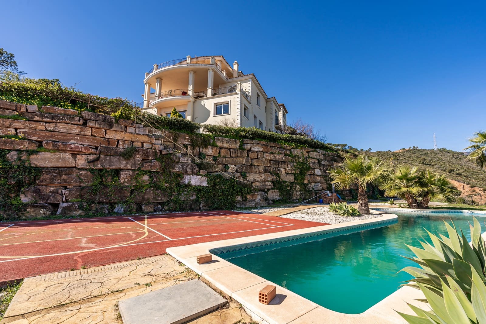 7 bedroom Villa for sale in Estepona with pool garage - € 2,500,000 (Ref: 8827541)