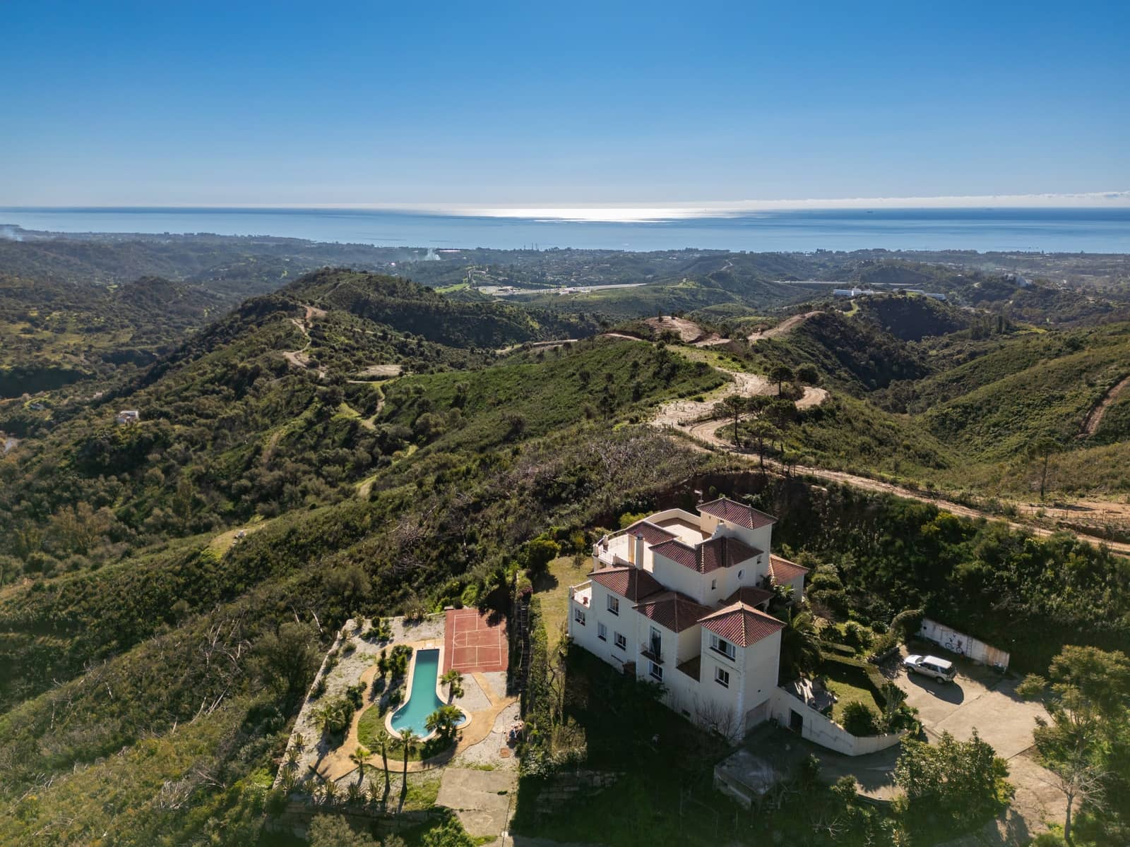 7 bedroom Villa for sale in Estepona with pool garage - € 2,500,000 (Ref: 8827541)