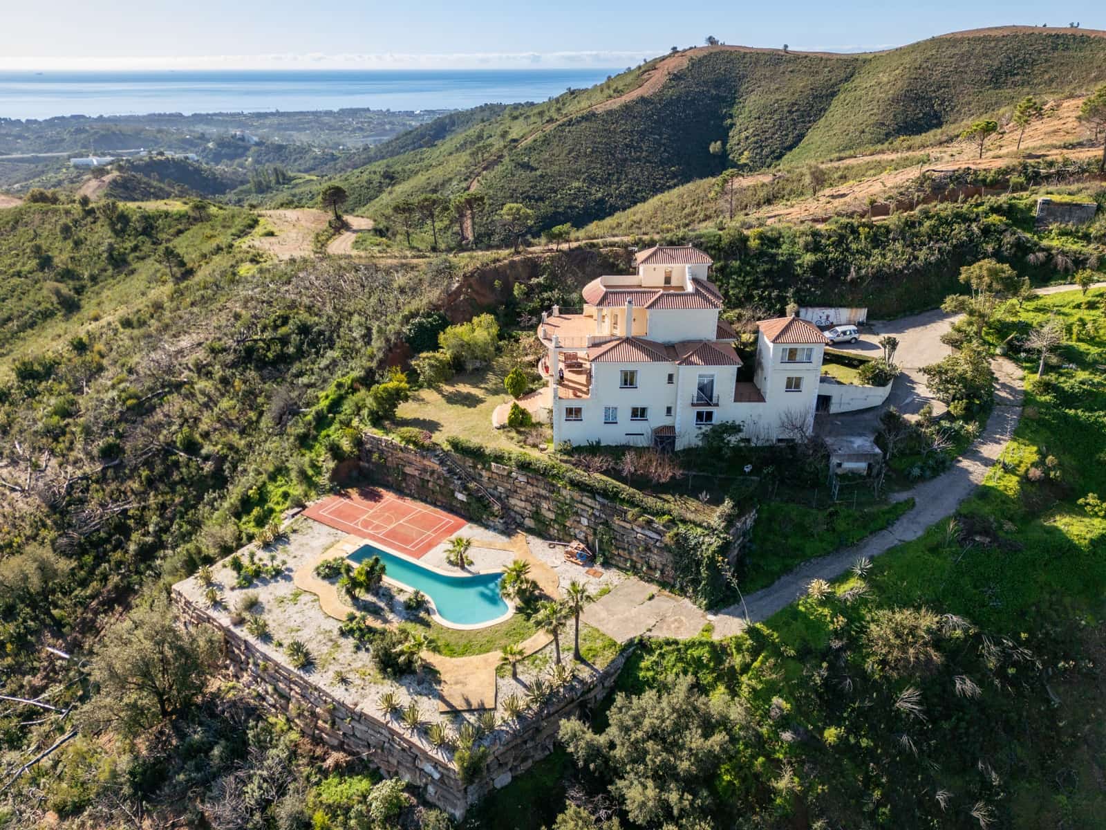 7 bedroom Villa for sale in Estepona with pool garage - € 2,500,000 (Ref: 8827541)