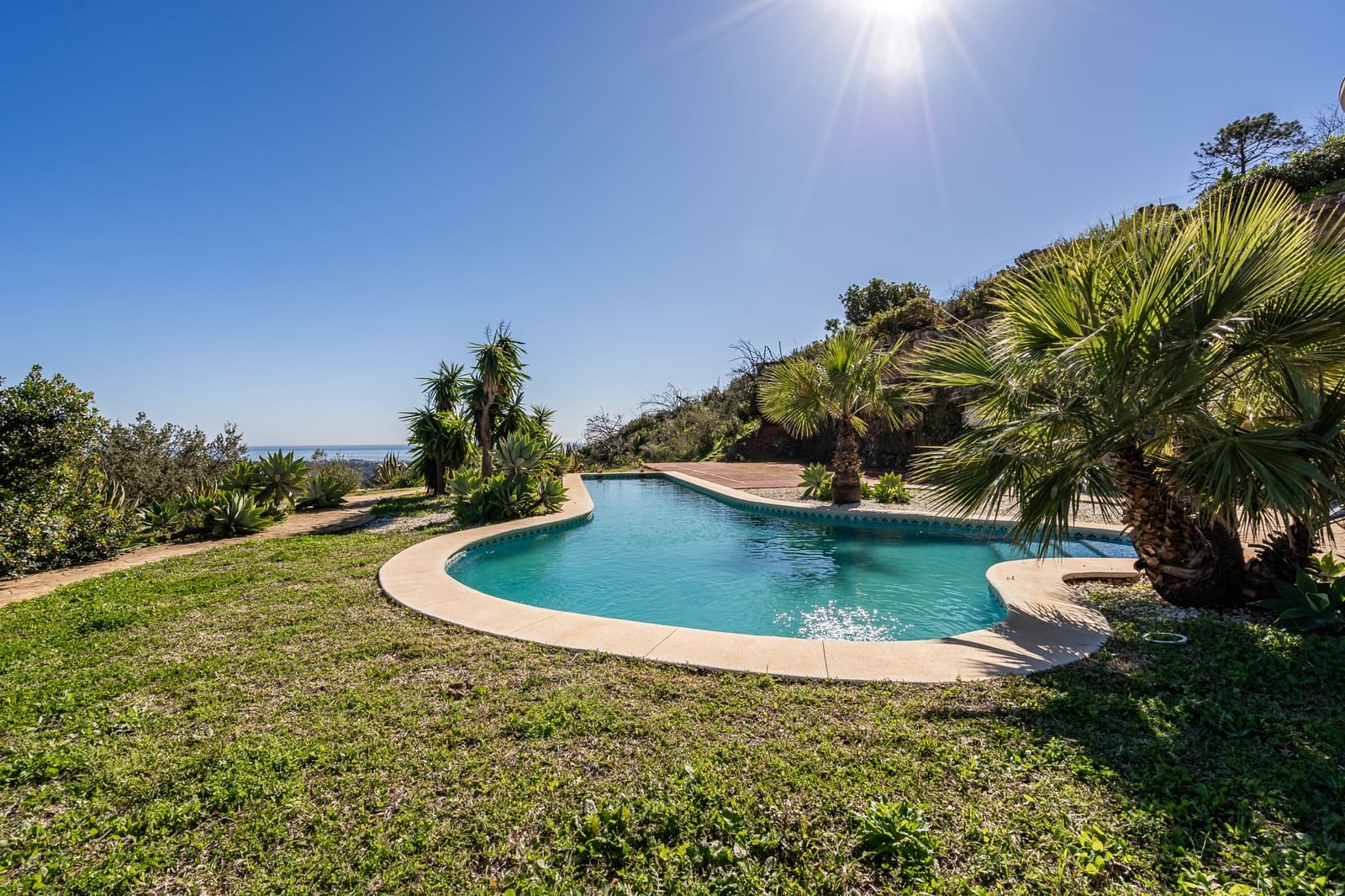 7 bedroom Villa for sale in Estepona with pool garage - € 2,500,000 (Ref: 8827541)