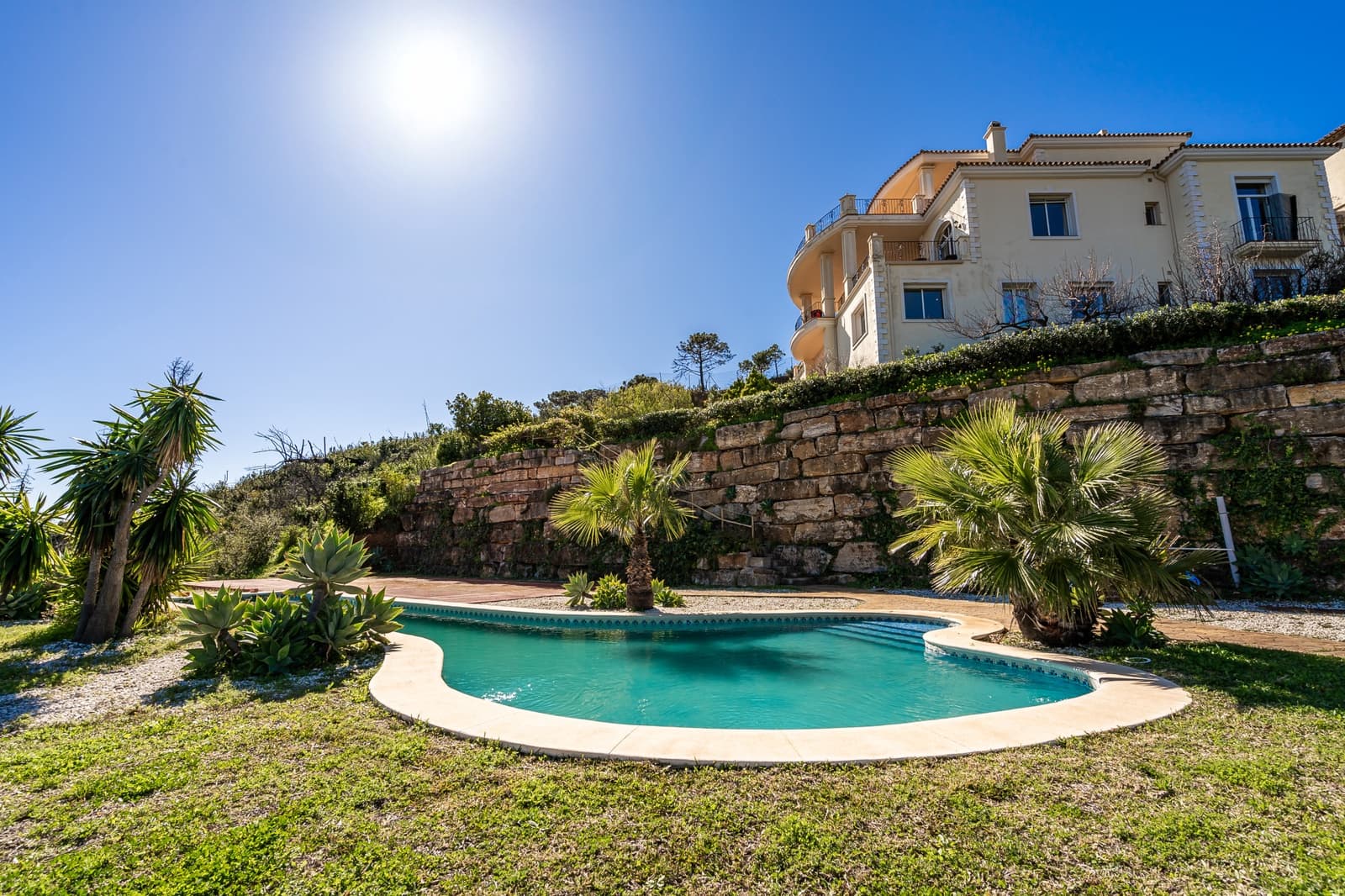 7 bedroom Villa for sale in Estepona with pool garage - € 2,500,000 (Ref: 8827541)