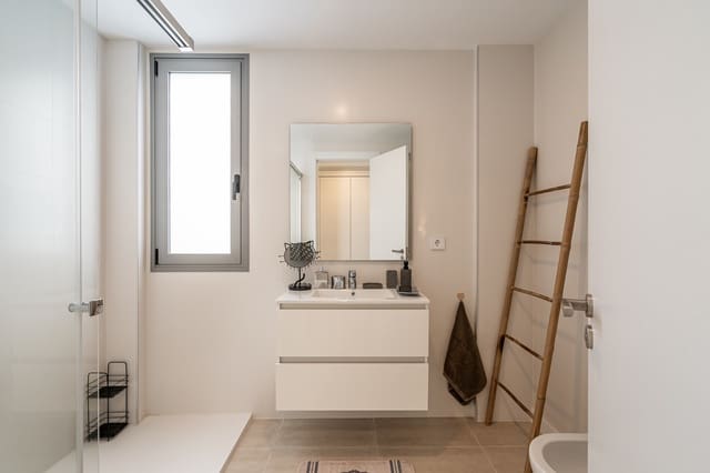 Apartamento de 2 habitaciones en La Concha - Resina Golf, Estepona en venta con piscina garaje - 650.000 € (Ref: 8856857)