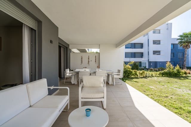 Apartamento de 2 habitaciones en La Concha - Resina Golf, Estepona en venta con piscina garaje - 650.000 € (Ref: 8856857)