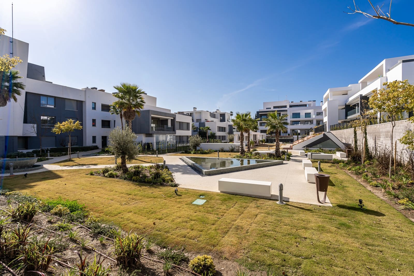 2 bedroom Apartment for sale in Estepona with pool garage - € 650,000 (Ref: 8856857)