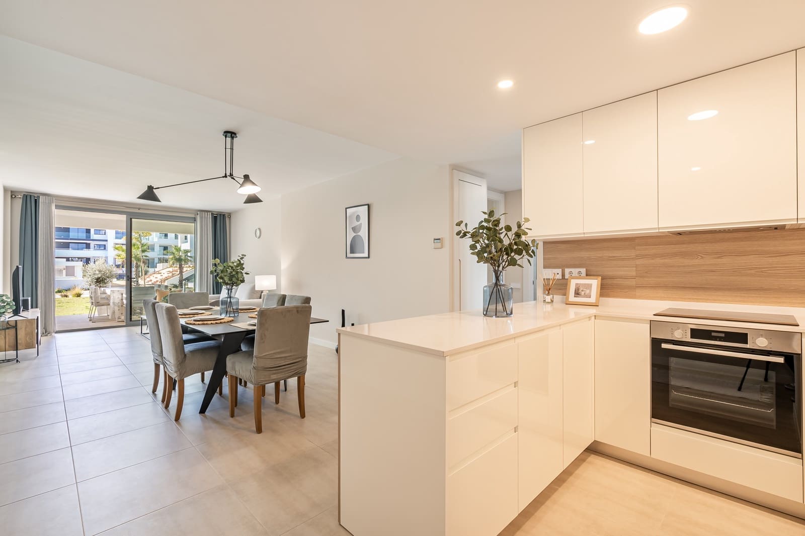 2 slaapkamer Appartement te koop in Estepona met zwembad garage - € 650.000 (Ref: 8856857)