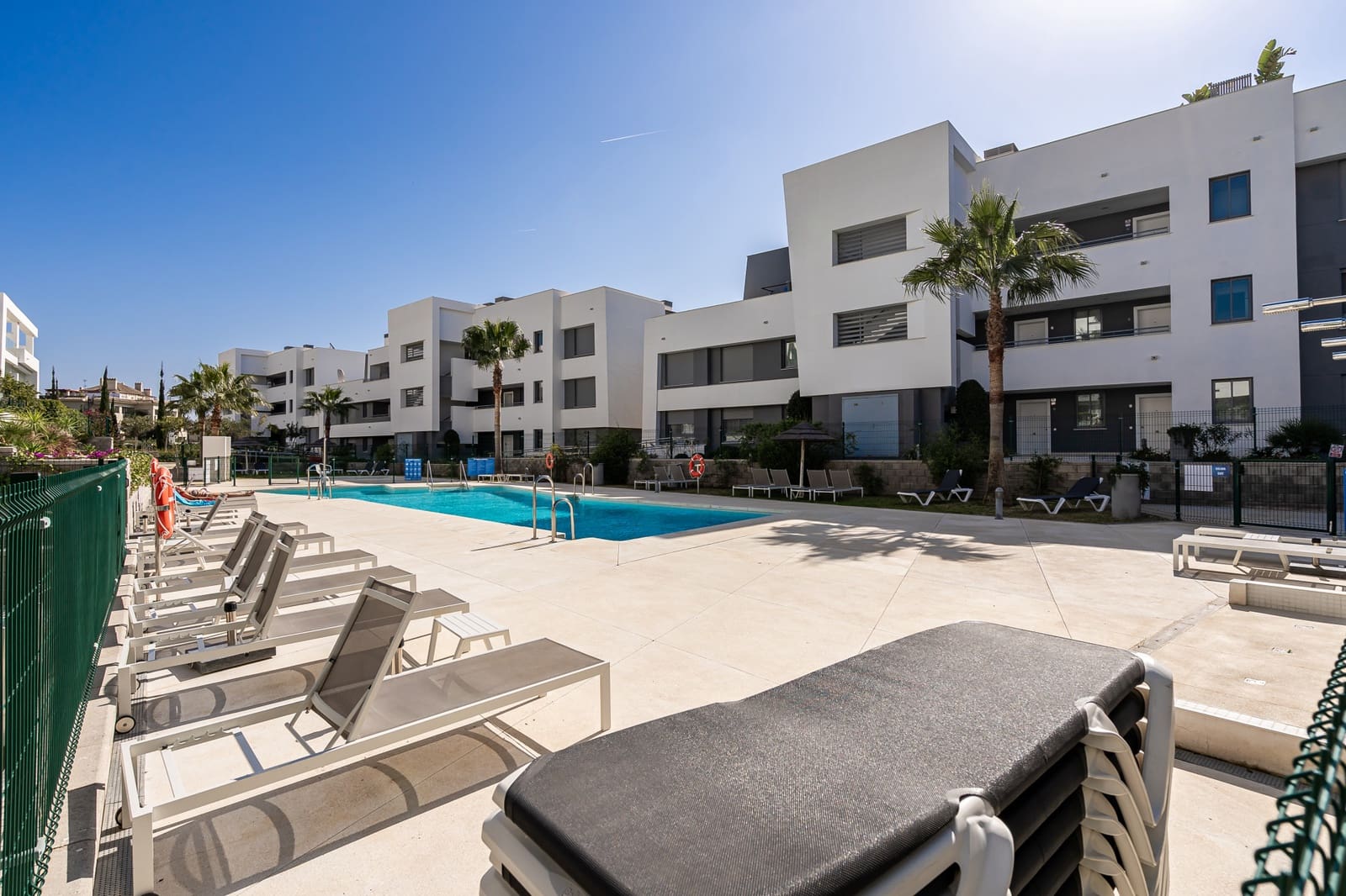 2 slaapkamer Appartement te koop in Estepona met zwembad garage - € 650.000 (Ref: 8856857)