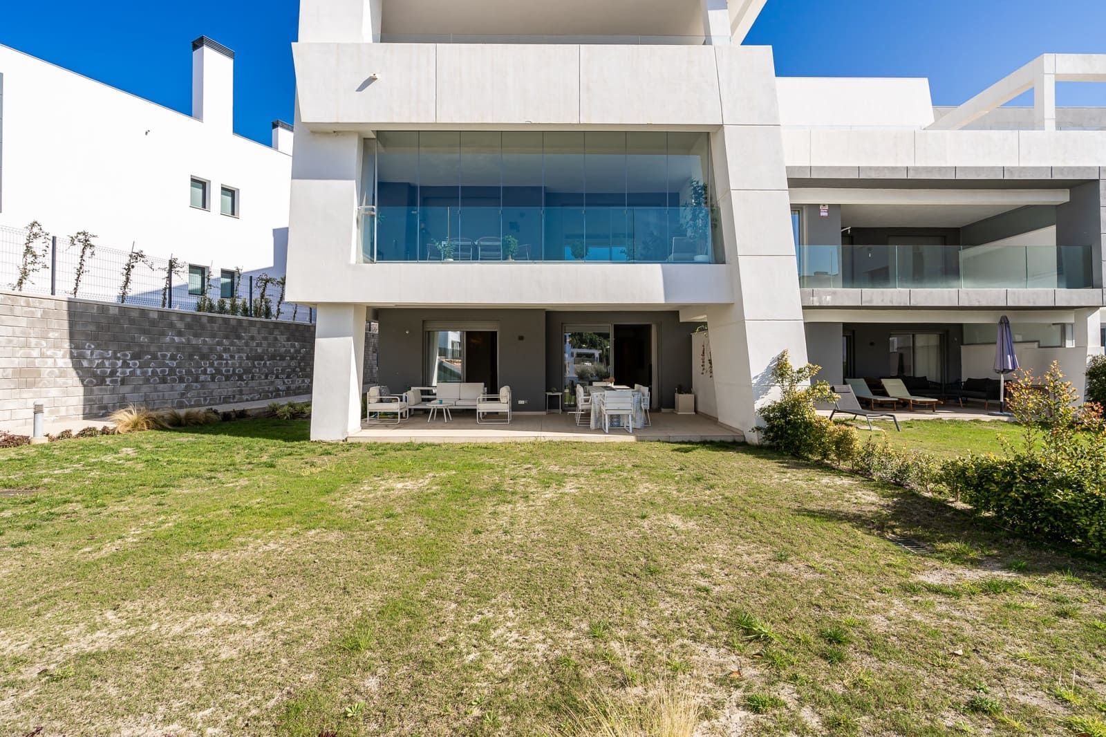 2 slaapkamer Appartement te koop in Estepona met zwembad garage - € 650.000 (Ref: 8856857)