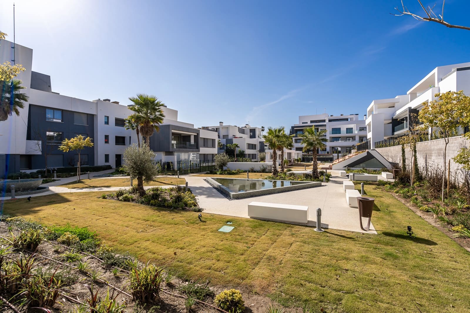 2 slaapkamer Appartement te koop in Estepona met zwembad garage - € 650.000 (Ref: 8856857)