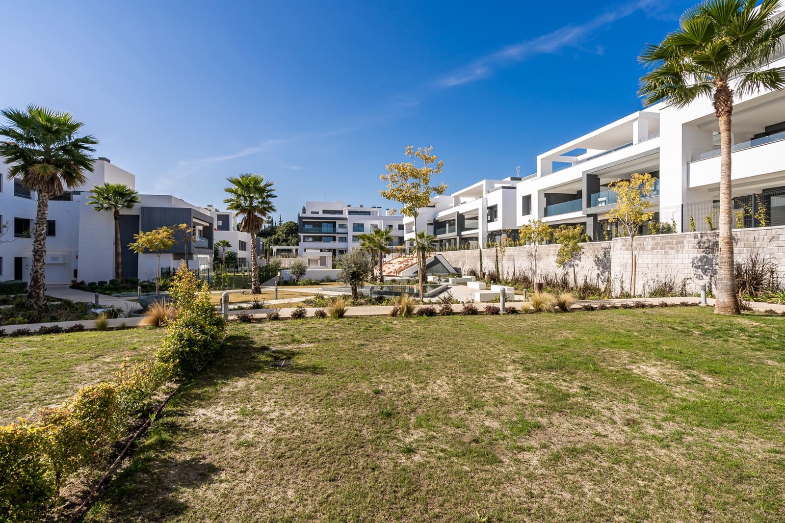 2 slaapkamer Appartement te koop in Estepona met zwembad garage - € 650.000 (Ref: 8856857)