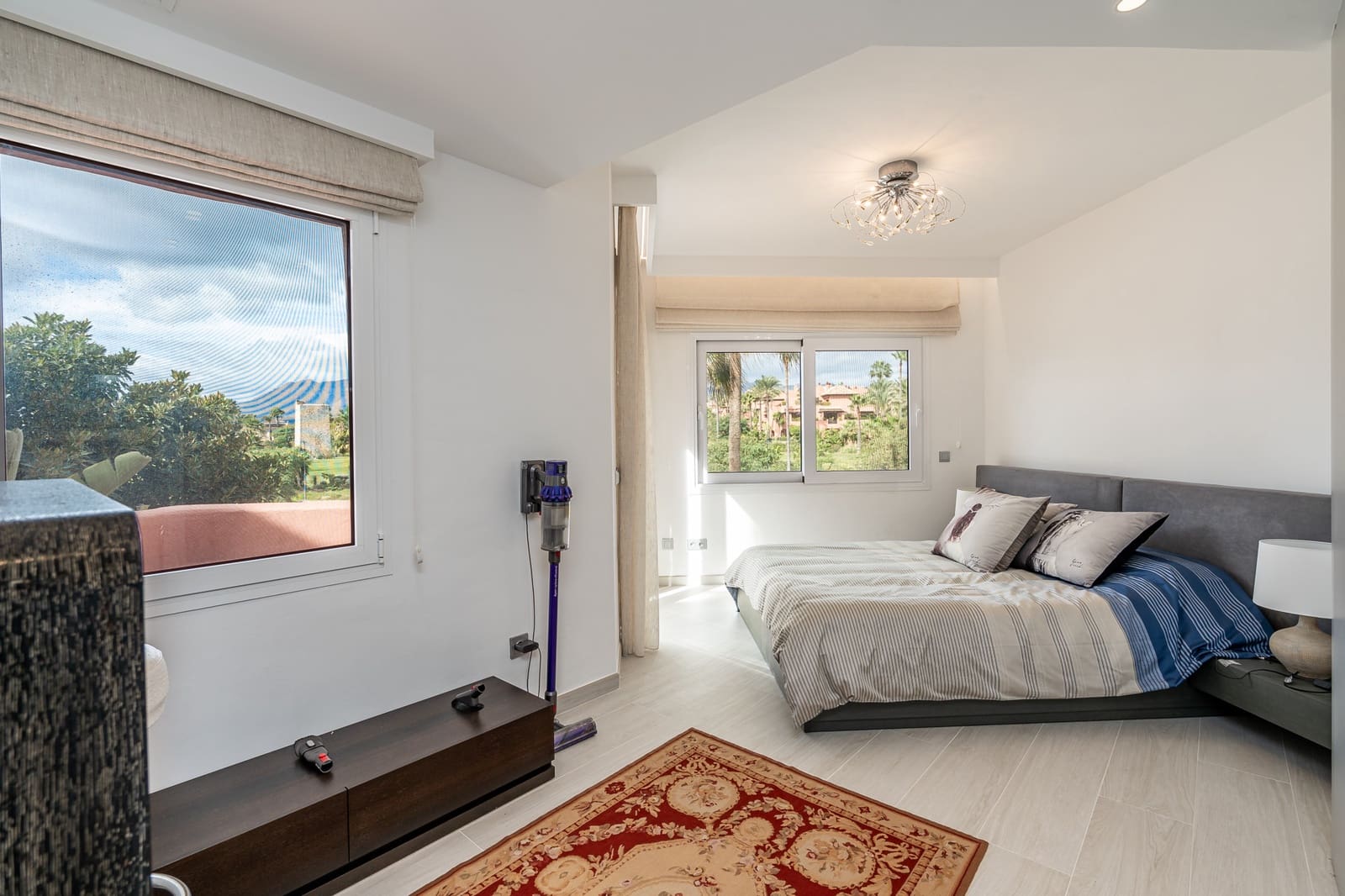 3 bedroom Penthouse for sale in Estepona with pool garage - € 1,825,000 (Ref: 8894559)