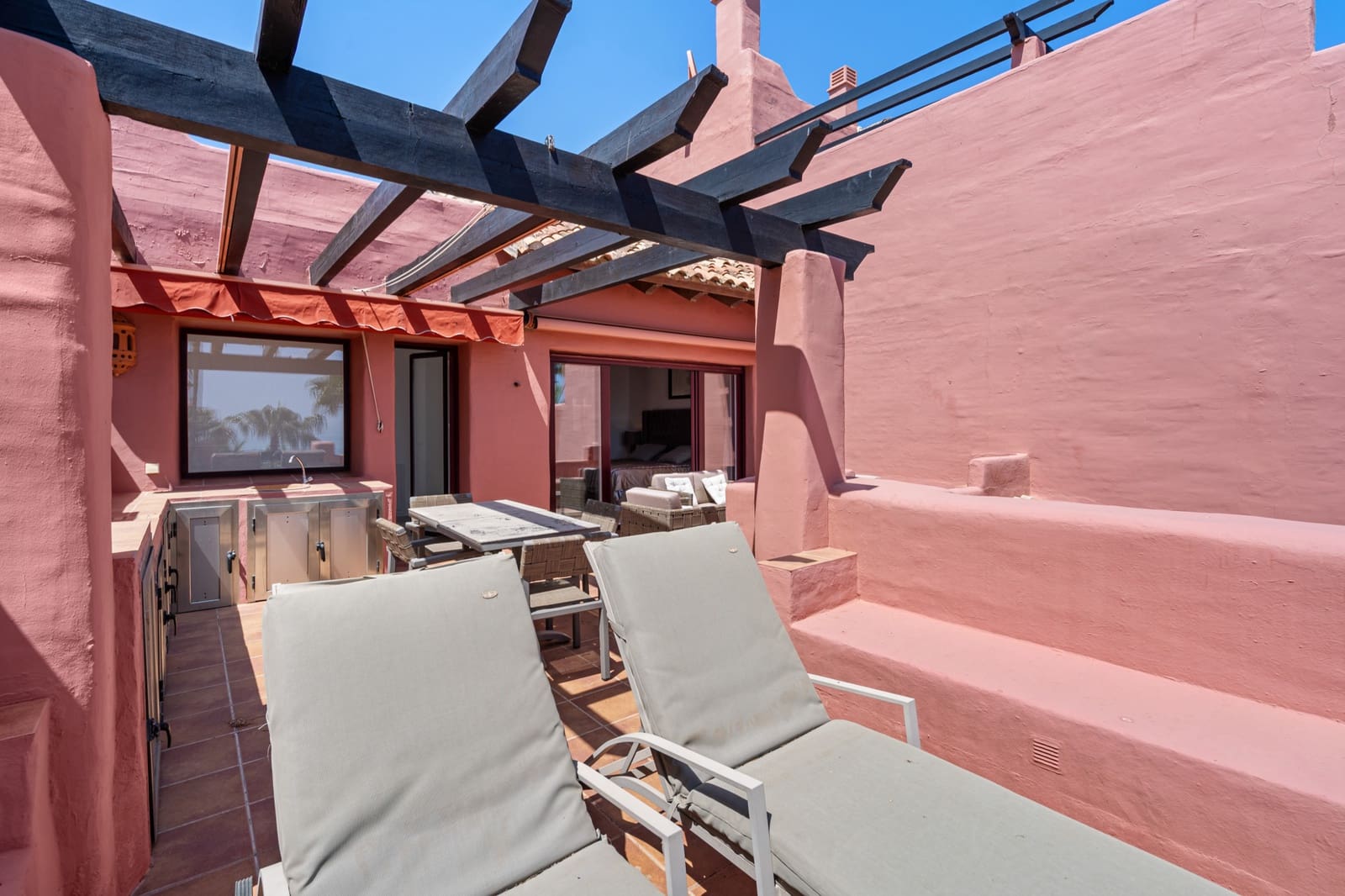 3 bedroom Penthouse for sale in Estepona with pool garage - € 1,825,000 (Ref: 8894559)
