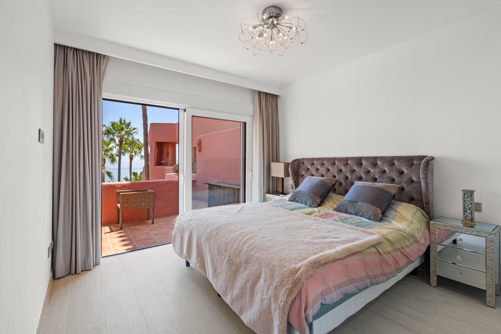 3 bedroom Penthouse for sale in Estepona with pool garage - € 1,825,000 (Ref: 8894559)