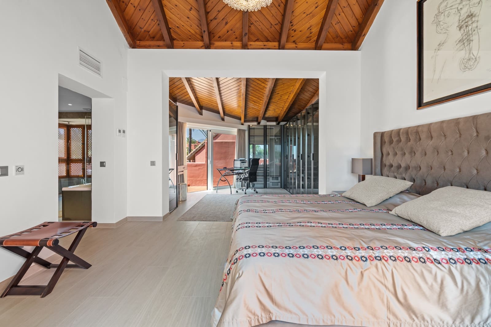 3 bedroom Penthouse for sale in Estepona with pool garage - € 1,825,000 (Ref: 8894559)