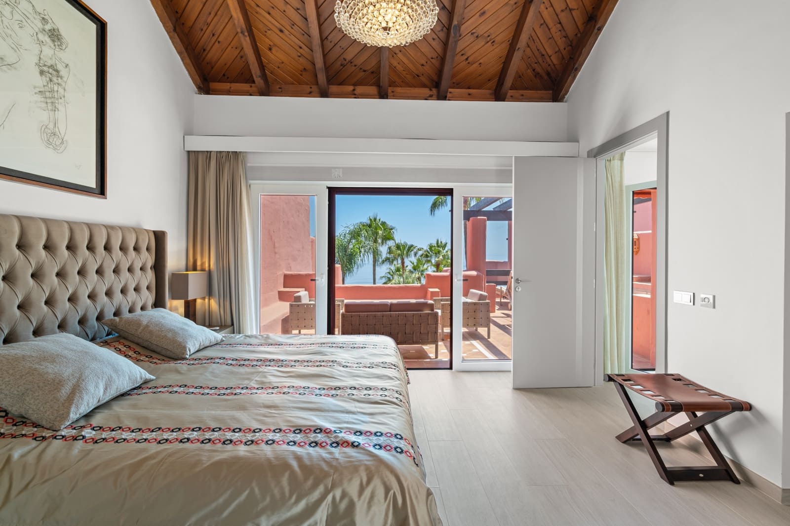 3 bedroom Penthouse for sale in Estepona with pool garage - € 1,825,000 (Ref: 8894559)