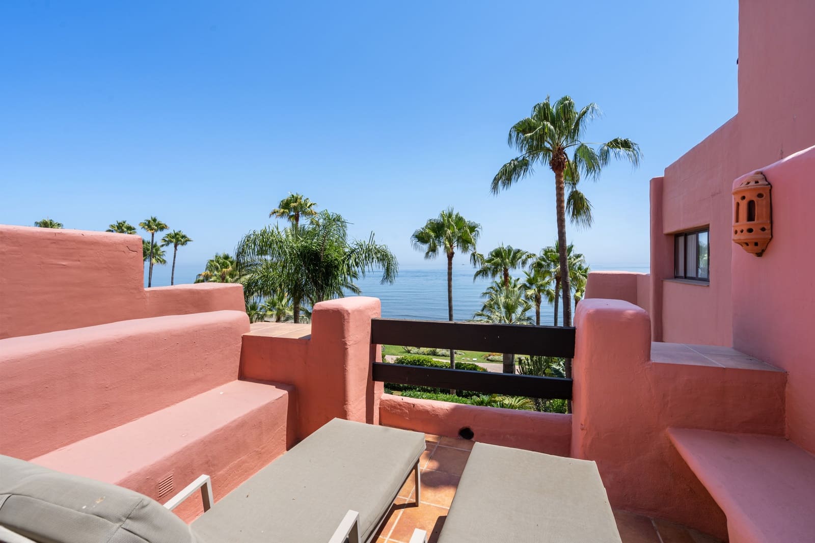 3 bedroom Penthouse for sale in Estepona with pool garage - € 1,825,000 (Ref: 8894559)