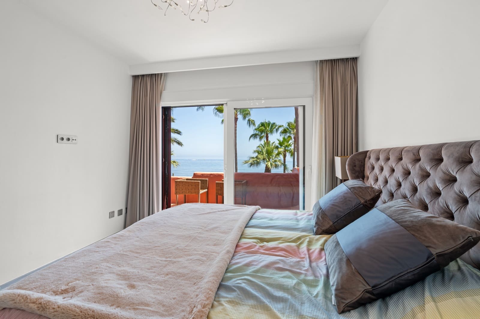 3 bedroom Penthouse for sale in Estepona with pool garage - € 1,825,000 (Ref: 8894559)