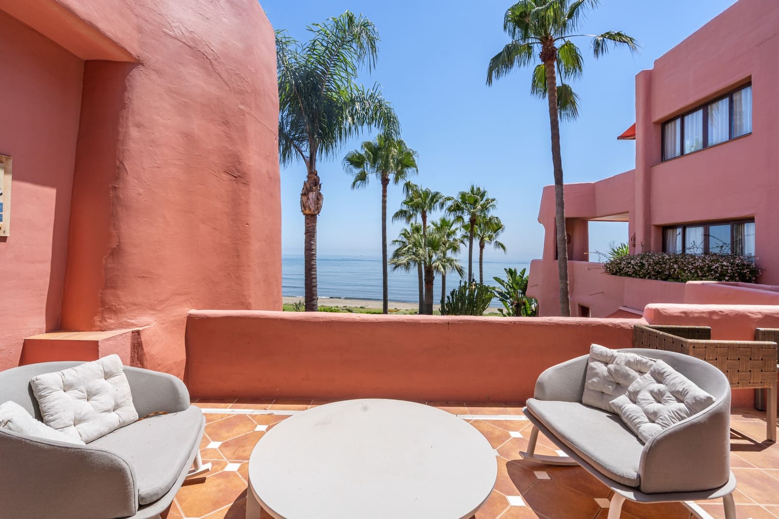 3 bedroom Penthouse for sale in Estepona with pool garage - € 1,825,000 (Ref: 8894559)