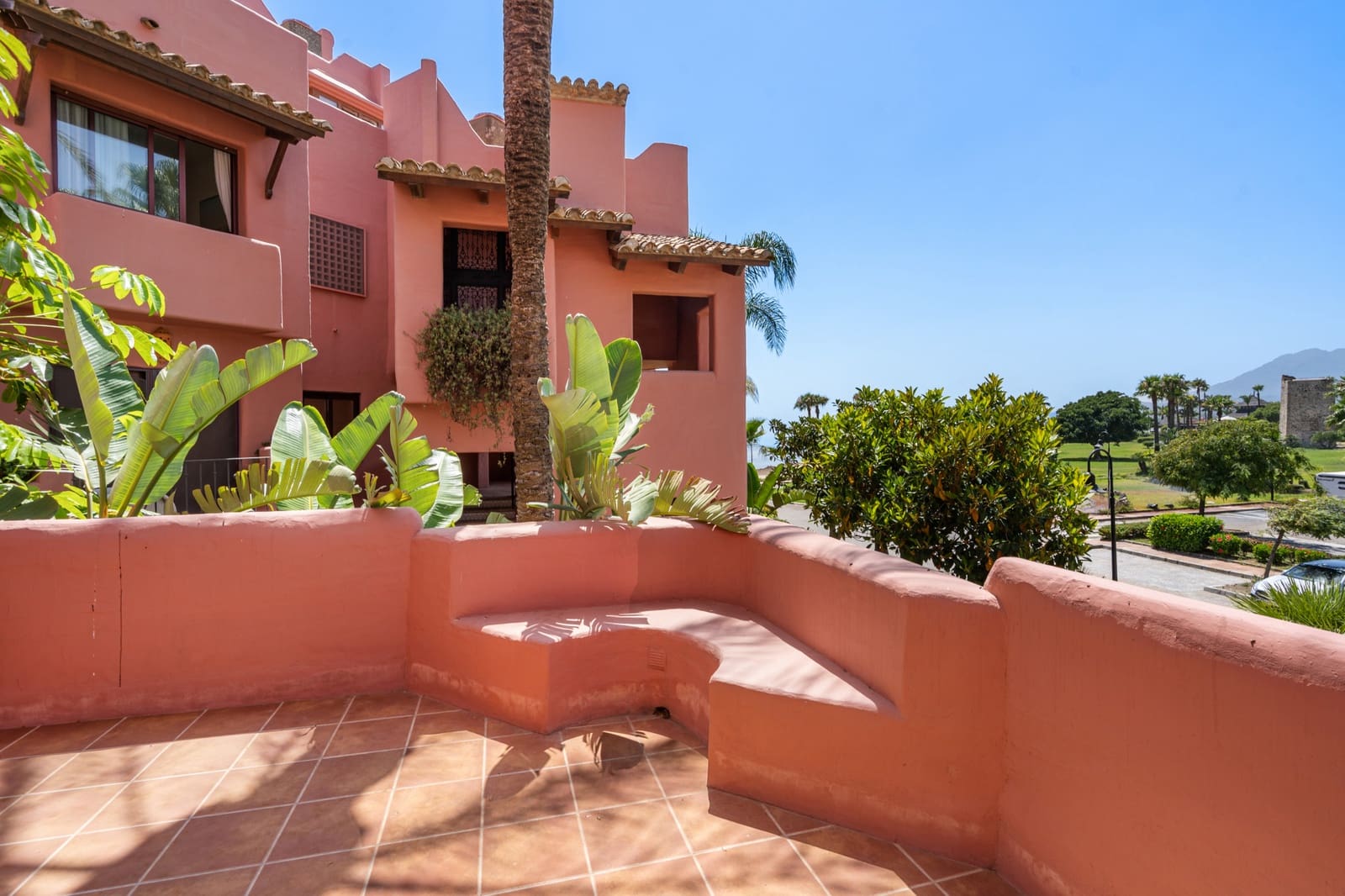 3 bedroom Penthouse for sale in Estepona with pool garage - € 1,825,000 (Ref: 8894559)