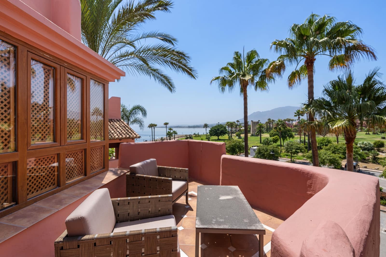 3 bedroom Penthouse for sale in Estepona with pool garage - € 1,825,000 (Ref: 8894559)