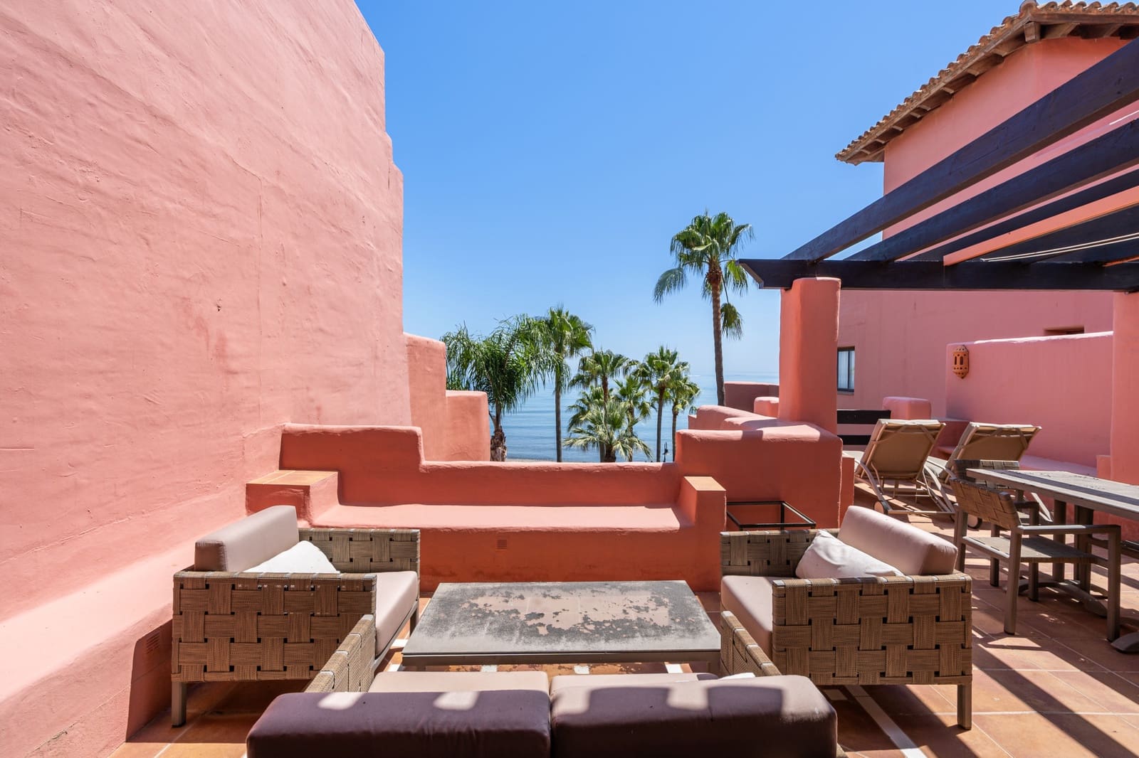 3 bedroom Penthouse for sale in Estepona with pool garage - € 1,825,000 (Ref: 8894559)