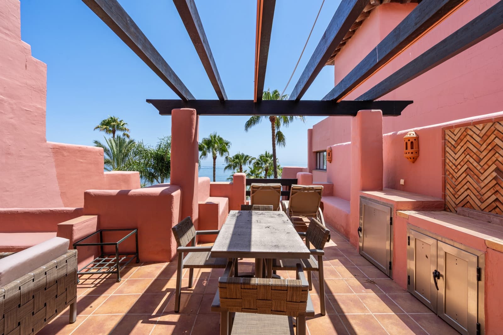 3 bedroom Penthouse for sale in Estepona with pool garage - € 1,825,000 (Ref: 8894559)
