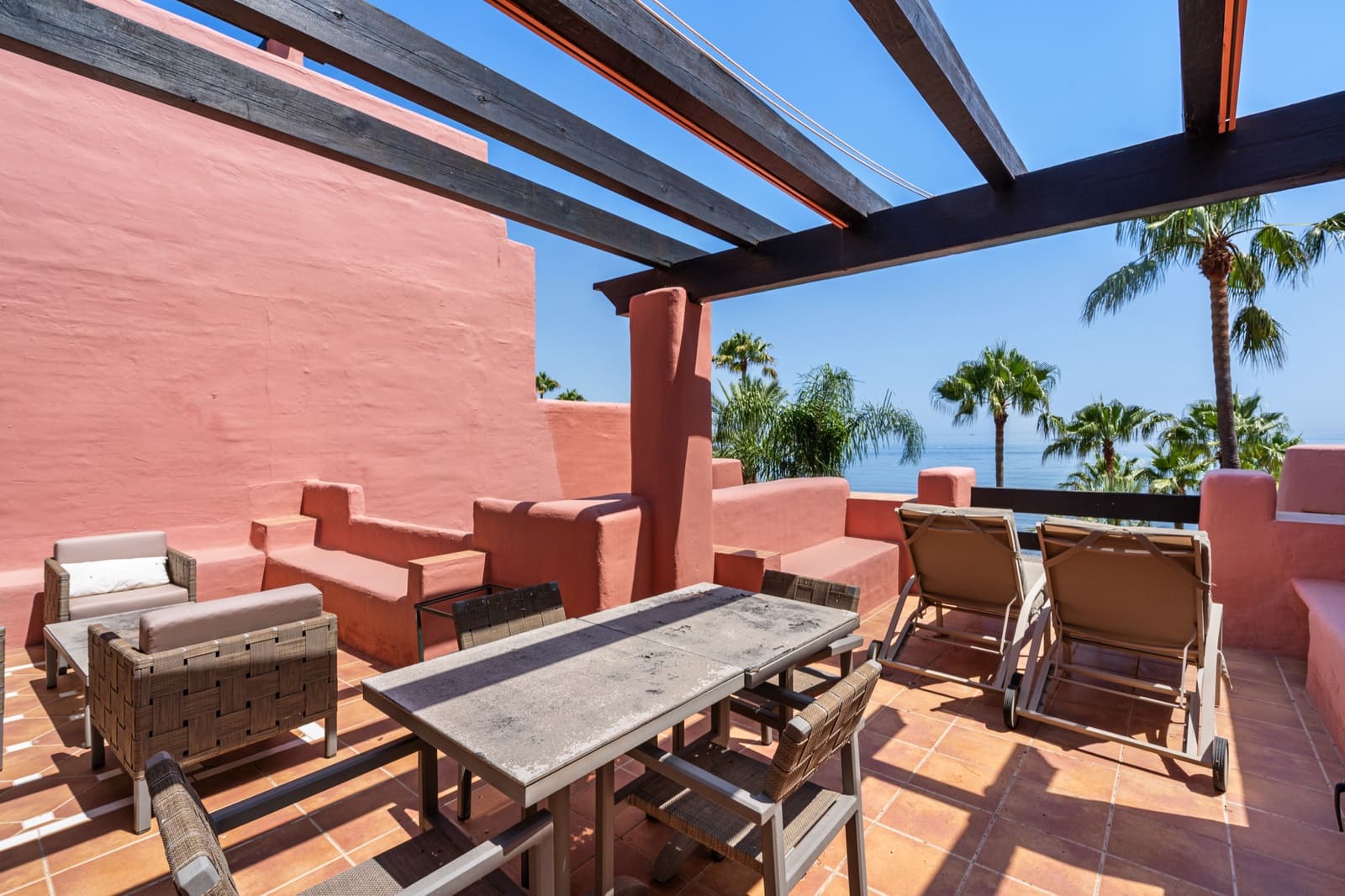 3 bedroom Penthouse for sale in Estepona with pool garage - € 1,825,000 (Ref: 8894559)