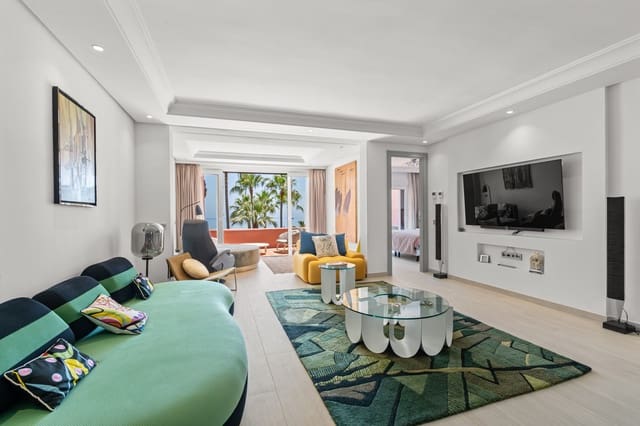 Ático de 3 habitaciones en Estepona en venta con piscina garaje - 1.825.000 € (Ref: 8894559)