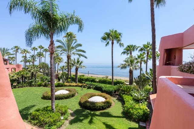 Ático de 3 habitaciones en Estepona en venta con piscina garaje - 1.825.000 € (Ref: 8894559)