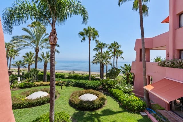 Ático de 3 habitaciones en Estepona en venta con piscina garaje - 1.825.000 € (Ref: 8894559)