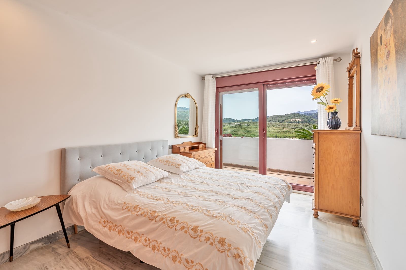 2 bedroom Apartment for sale in Benahavis with pool garage - € 355,000 (Ref: 8935186)