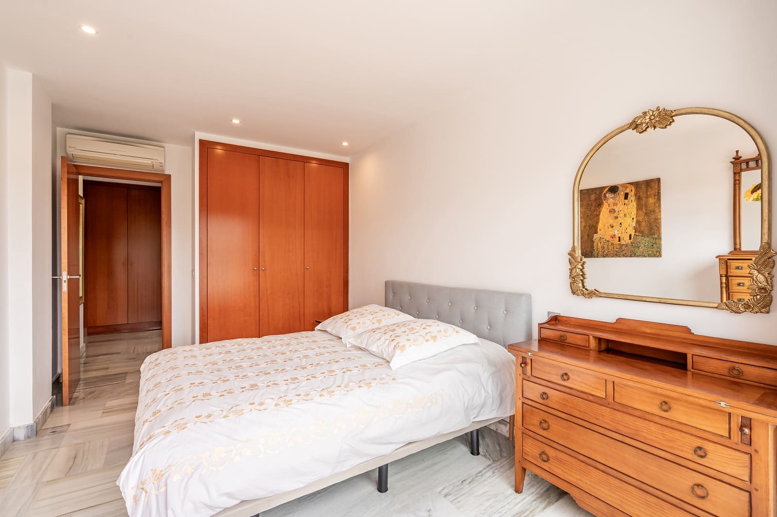 2 bedroom Apartment for sale in Benahavis with pool garage - € 355,000 (Ref: 8935186)