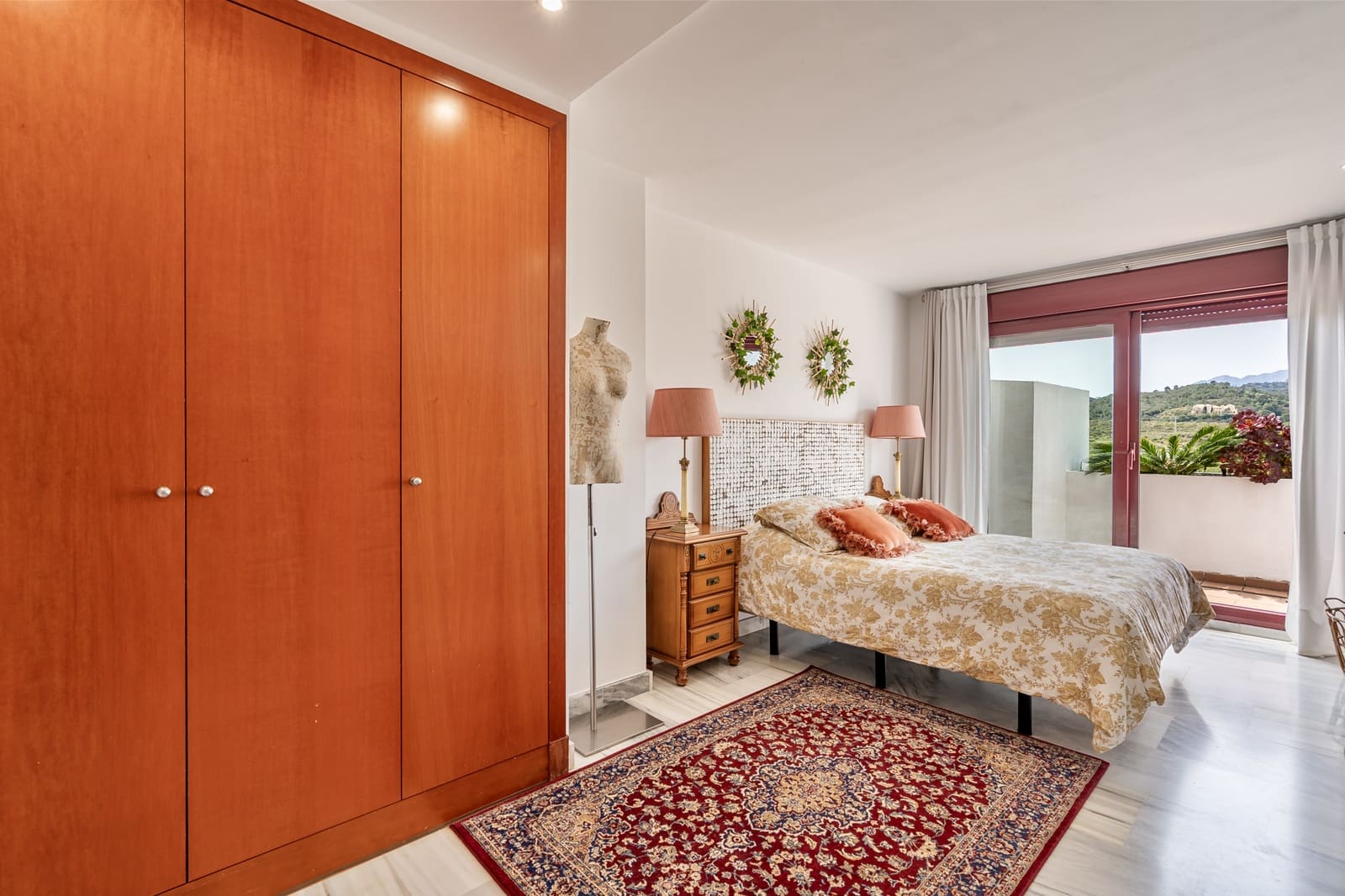 2 bedroom Apartment for sale in Benahavis with pool garage - € 355,000 (Ref: 8935186)