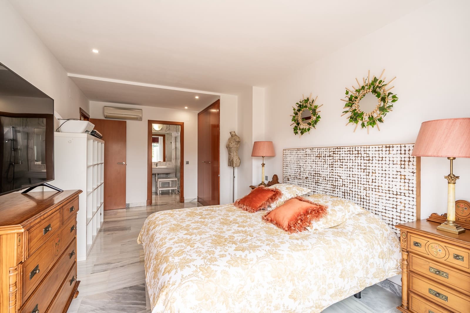 2 bedroom Apartment for sale in Benahavis with pool garage - € 355,000 (Ref: 8935186)