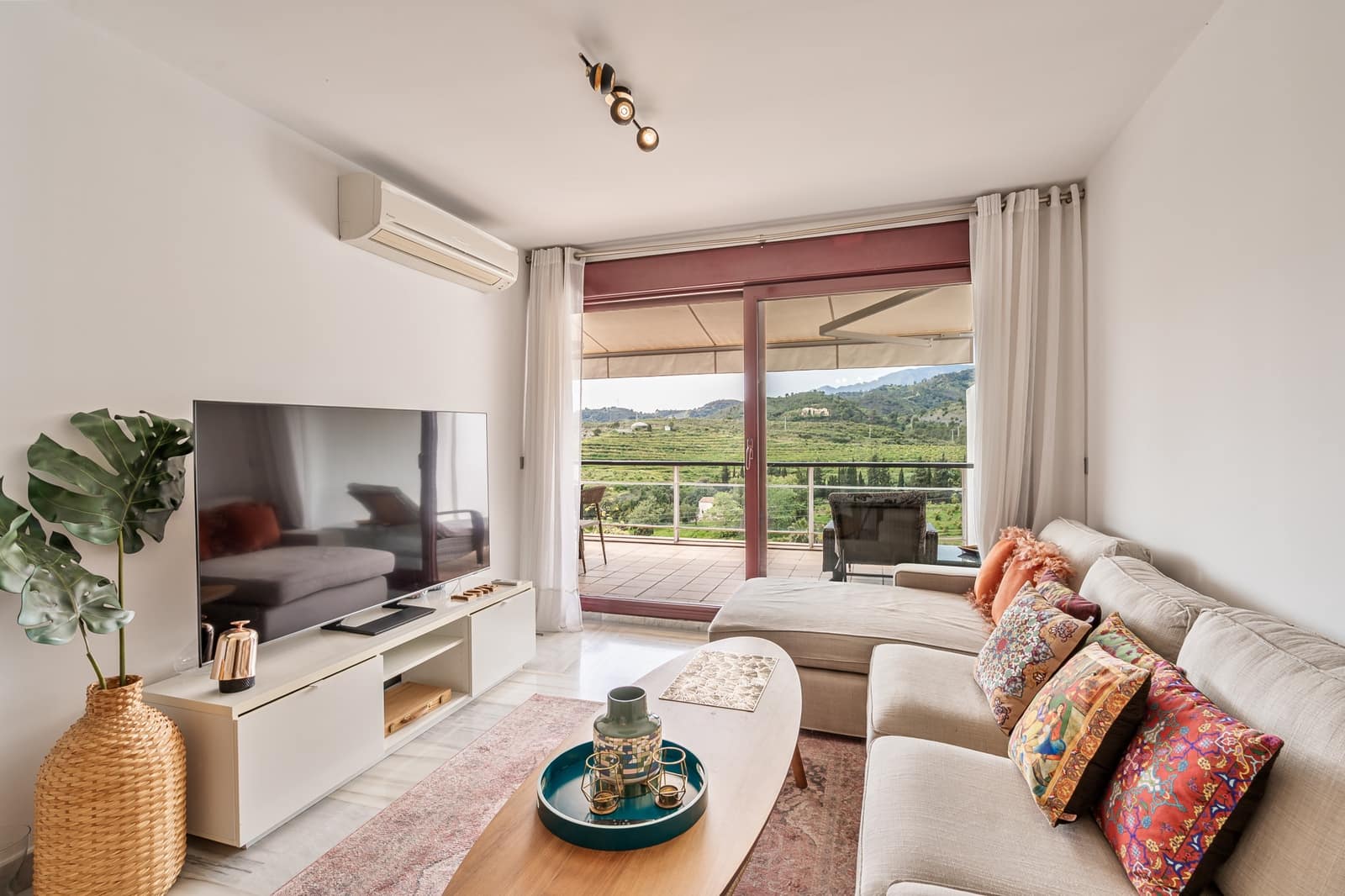 2 bedroom Apartment for sale in Benahavis with pool garage - € 355,000 (Ref: 8935186)