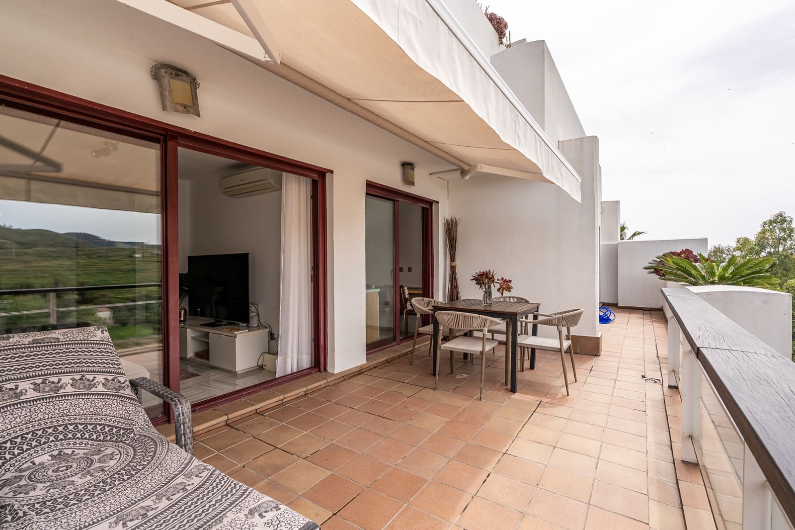 2 bedroom Apartment for sale in Benahavis with pool garage - € 355,000 (Ref: 8935186)