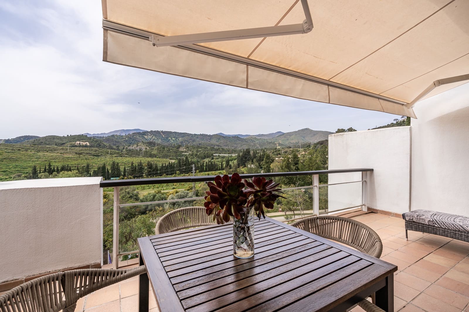 2 bedroom Apartment for sale in Benahavis with pool garage - € 355,000 (Ref: 8935186)