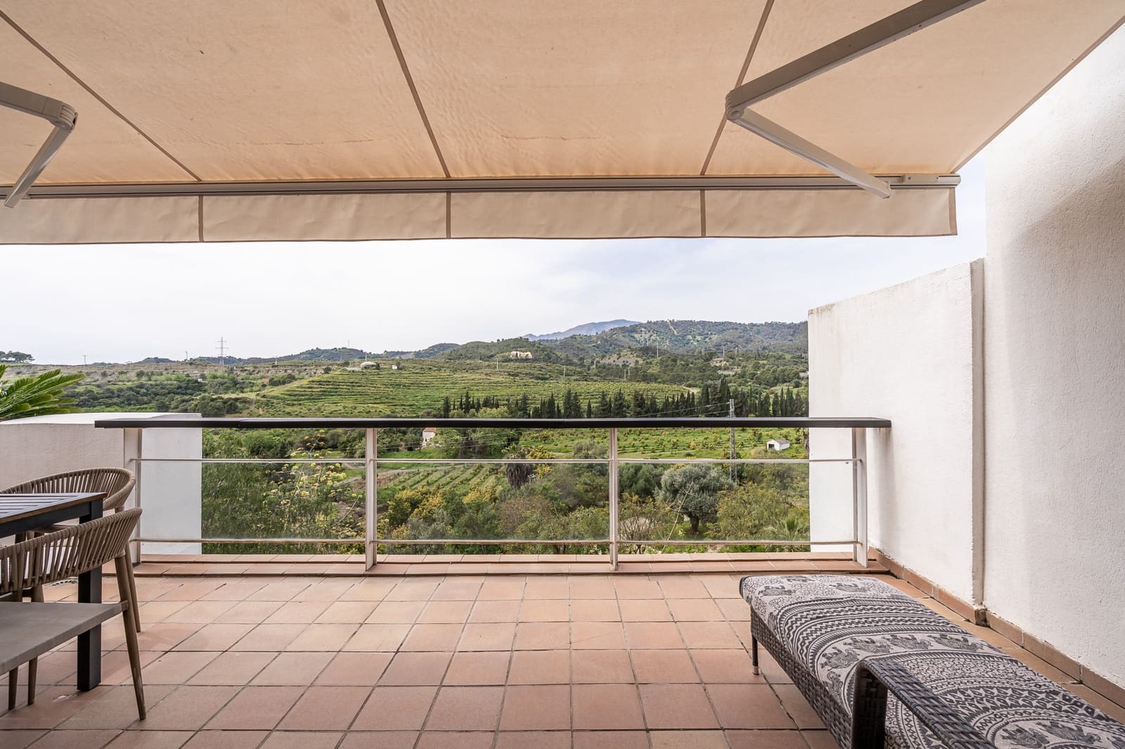 2 bedroom Apartment for sale in Benahavis with pool garage - € 355,000 (Ref: 8935186)