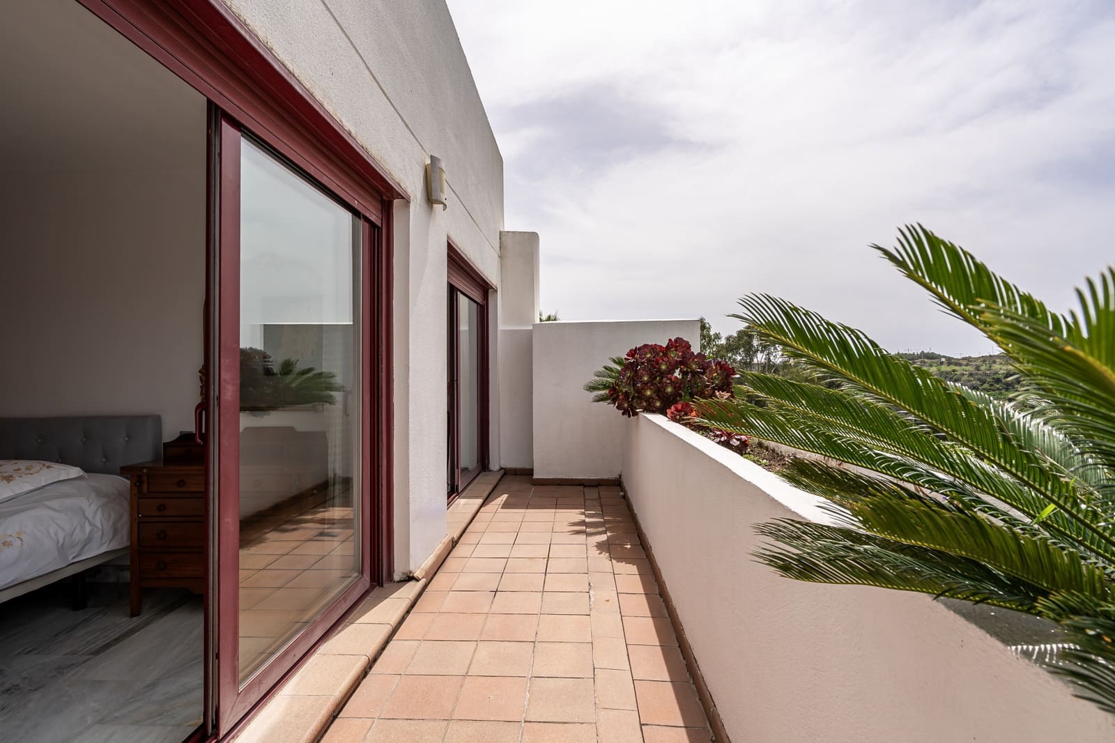 2 bedroom Apartment for sale in Benahavis with pool garage - € 355,000 (Ref: 8935186)