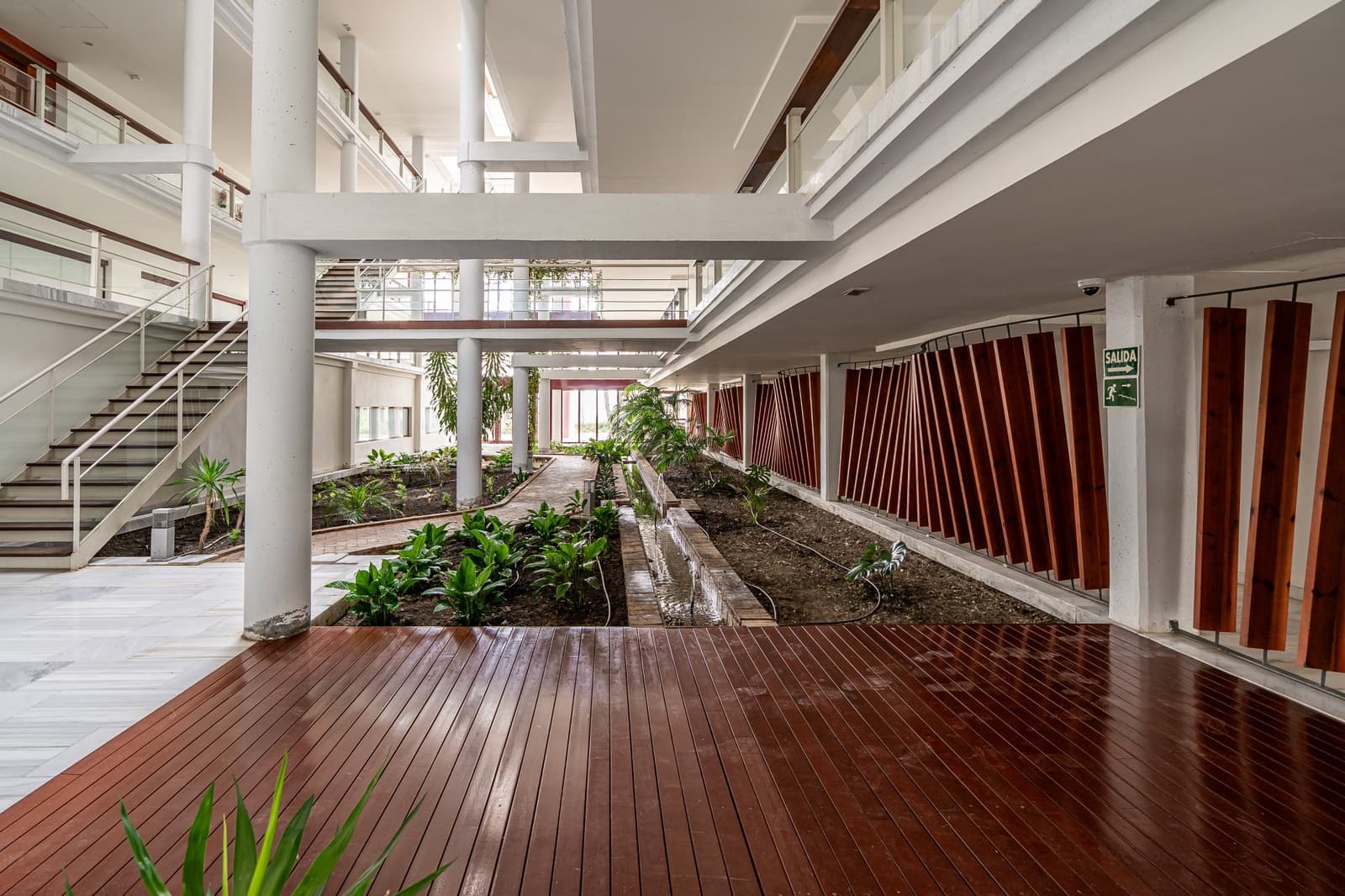 2 bedroom Apartment for sale in Benahavis with pool garage - € 355,000 (Ref: 8935186)