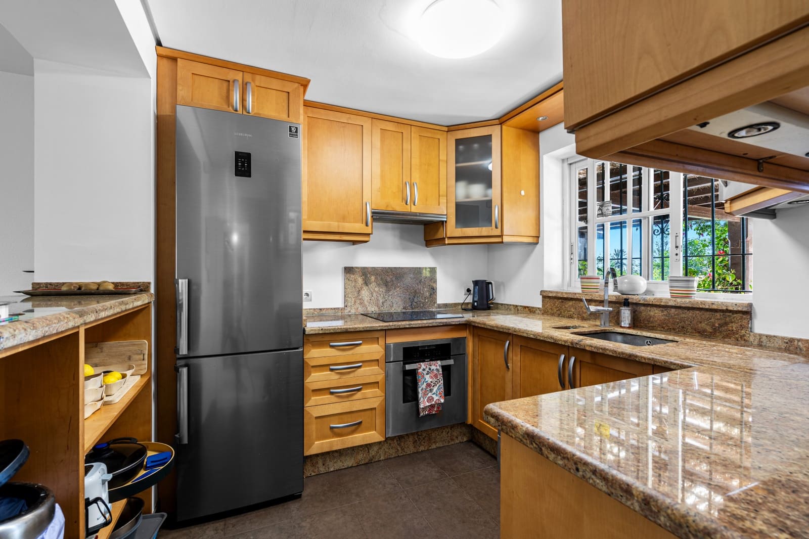 4 soveværelse Byhus til salg i Estepona med swimmingpool garage - € 560.000 (Ref: 9020784)