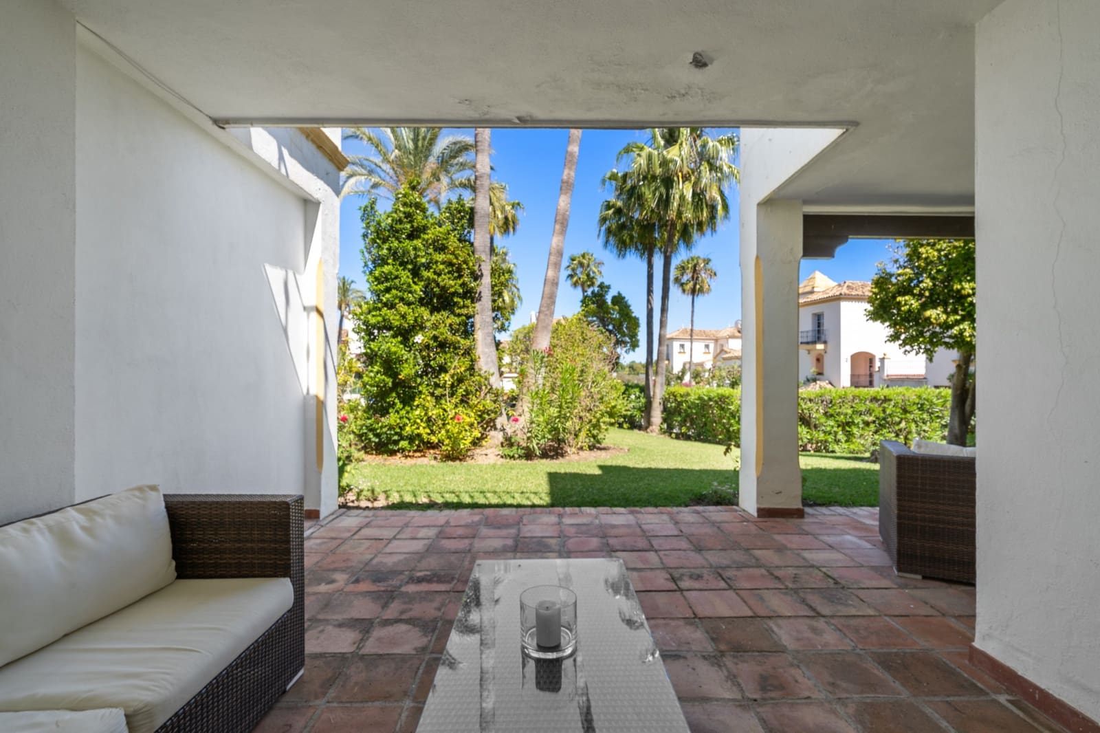4 soveværelse Byhus til salg i Estepona med swimmingpool garage - € 560.000 (Ref: 9020784)