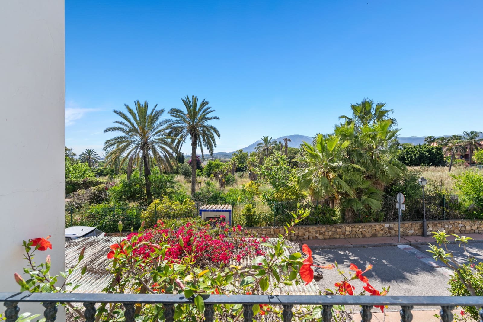 4 soveværelse Byhus til salg i Estepona med swimmingpool garage - € 560.000 (Ref: 9020784)