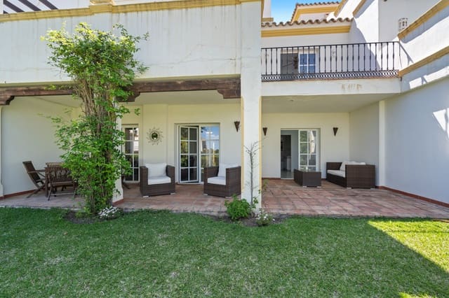 4 soveværelse Byhus til salg i Estepona med swimmingpool garage - € 560.000 (Ref: 9020784)