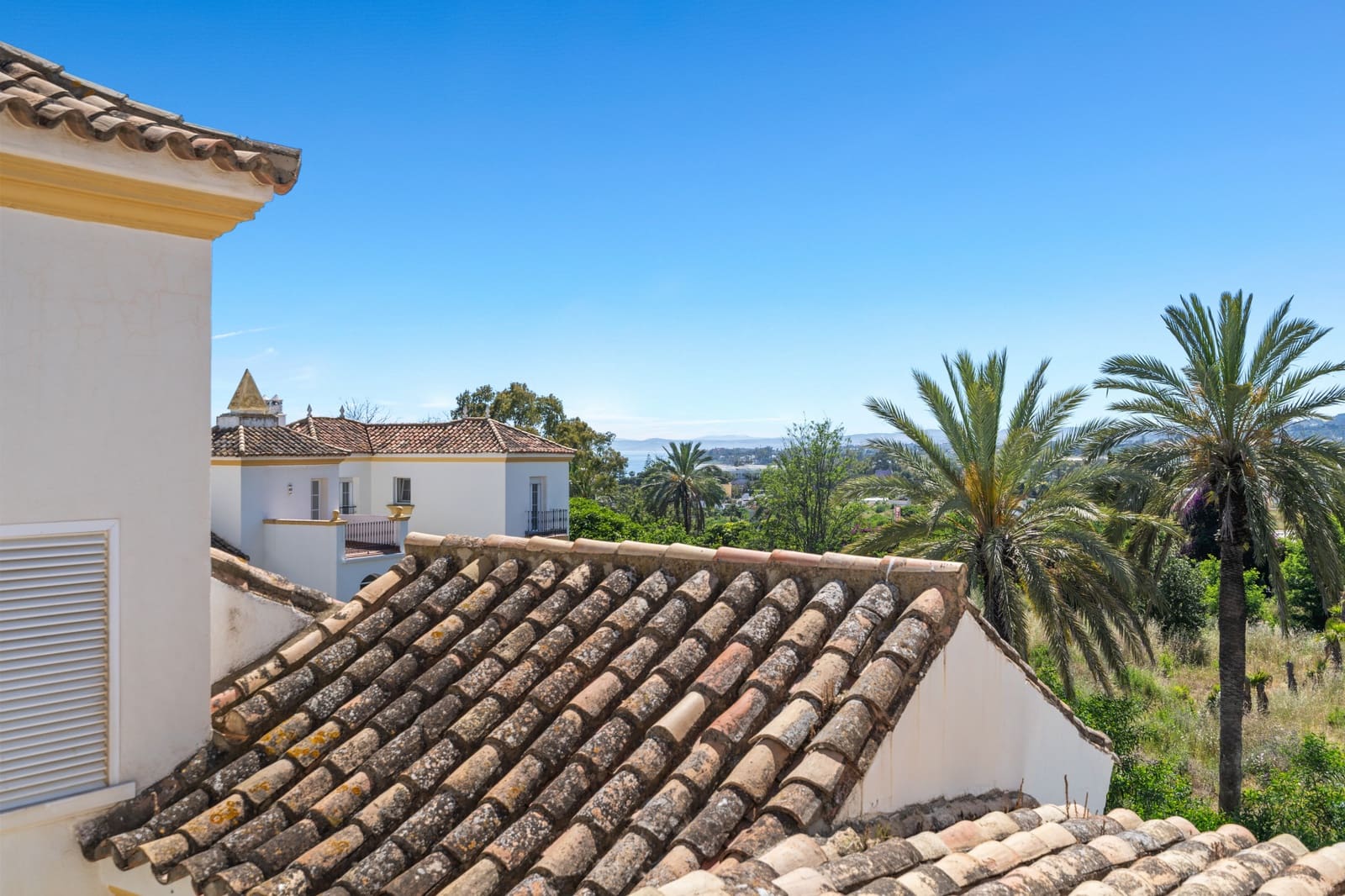 4 soveværelse Byhus til salg i Estepona med swimmingpool garage - € 560.000 (Ref: 9020784)