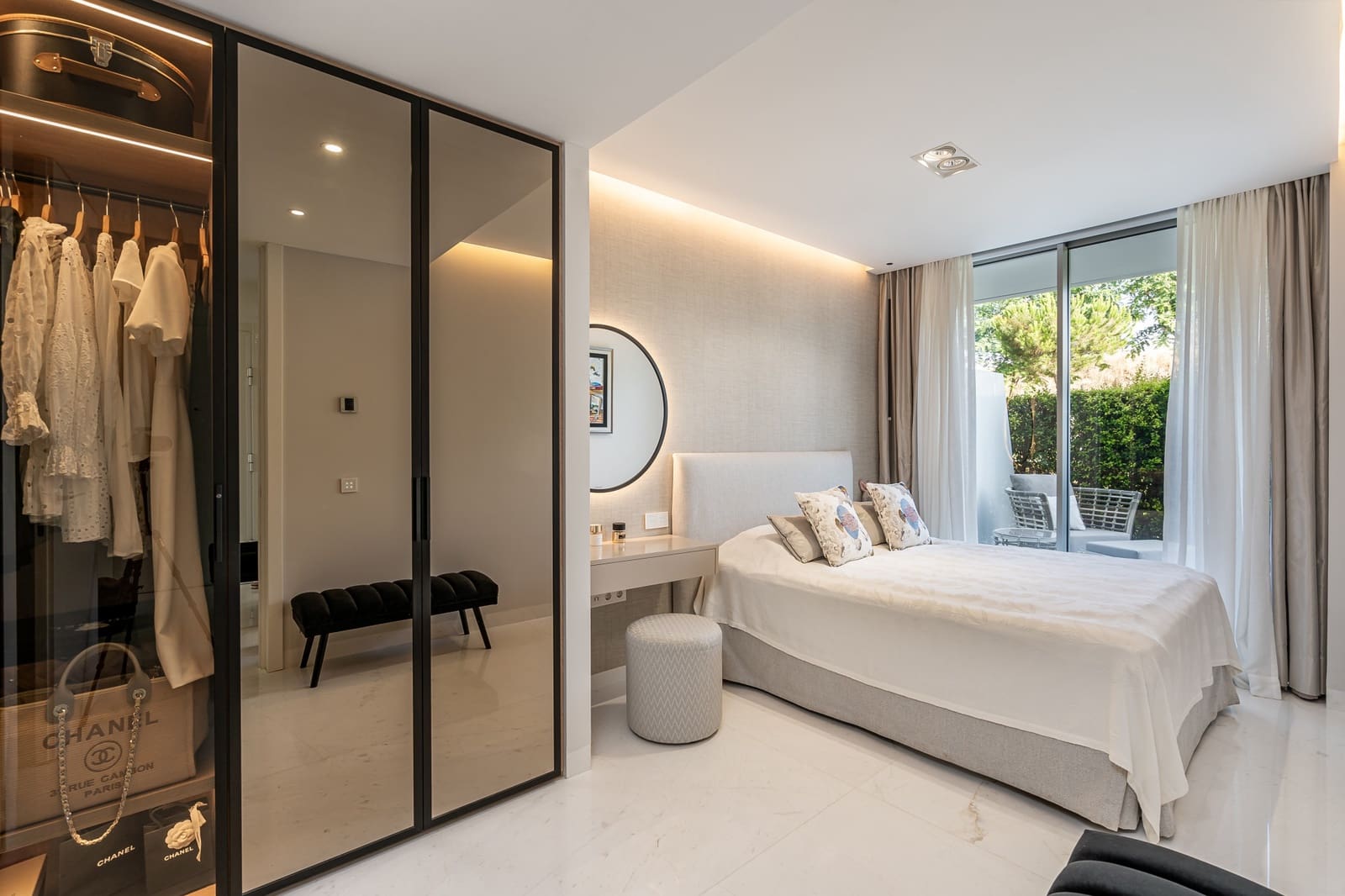 2 sypialnia Apartament na sprzedaż w Estepona z basenem garażem - 1 095 000 € (Ref: 9048639)