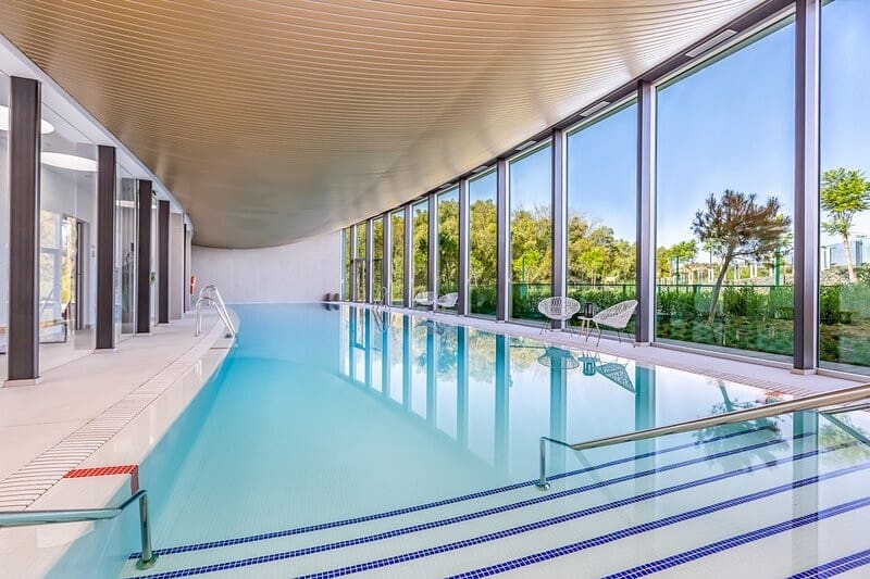 2 sypialnia Apartament na sprzedaż w Estepona z basenem garażem - 1 095 000 € (Ref: 9048639)