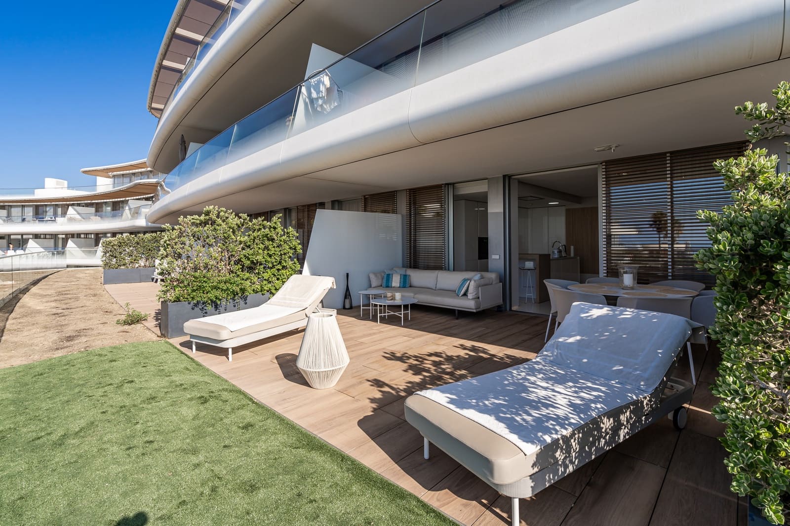 2 sypialnia Apartament na sprzedaż w Estepona z basenem garażem - 1 095 000 € (Ref: 9048639)