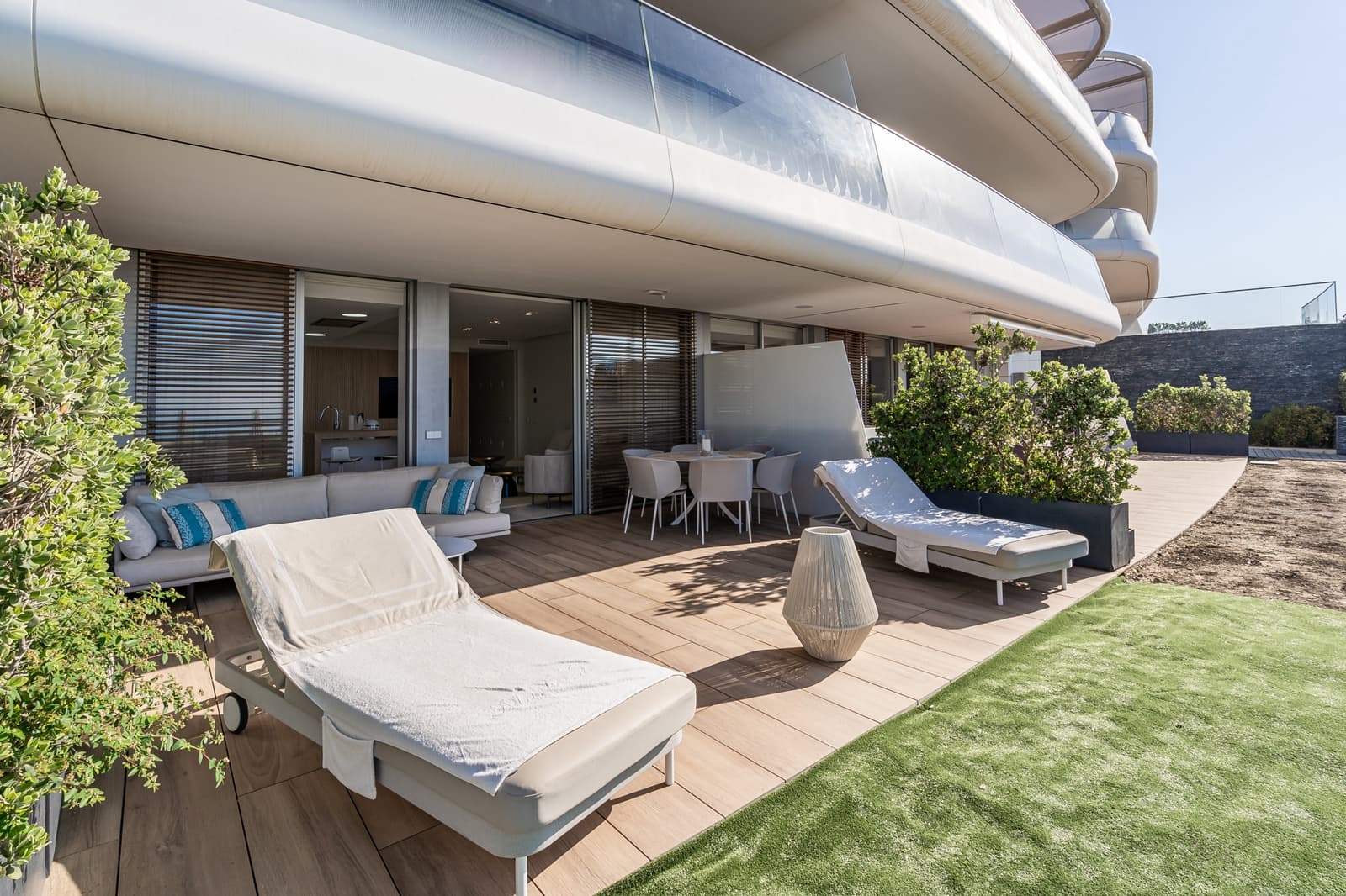 2 sypialnia Apartament na sprzedaż w Estepona z basenem garażem - 1 095 000 € (Ref: 9048639)